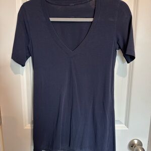 Lululemon active women’s shirt